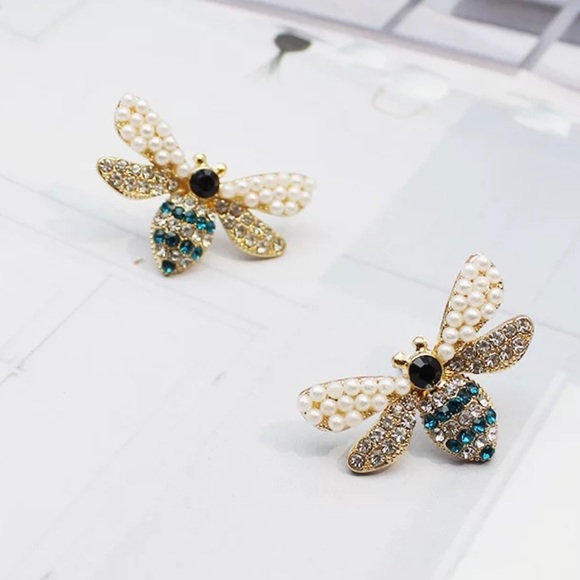 Jewelry - 🐝 BOHO Pearlized Bee Trendy Earrings 🐝
